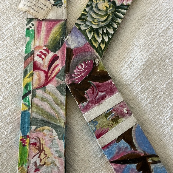 Anthropologie Swarm Letter K Hand Painted Metal Wall / Shelf Art BRAND NEW - Picture 4 of 9